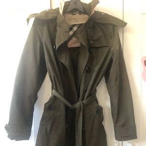 Burberry Trench,worn on MANY TDF’s!!!!!